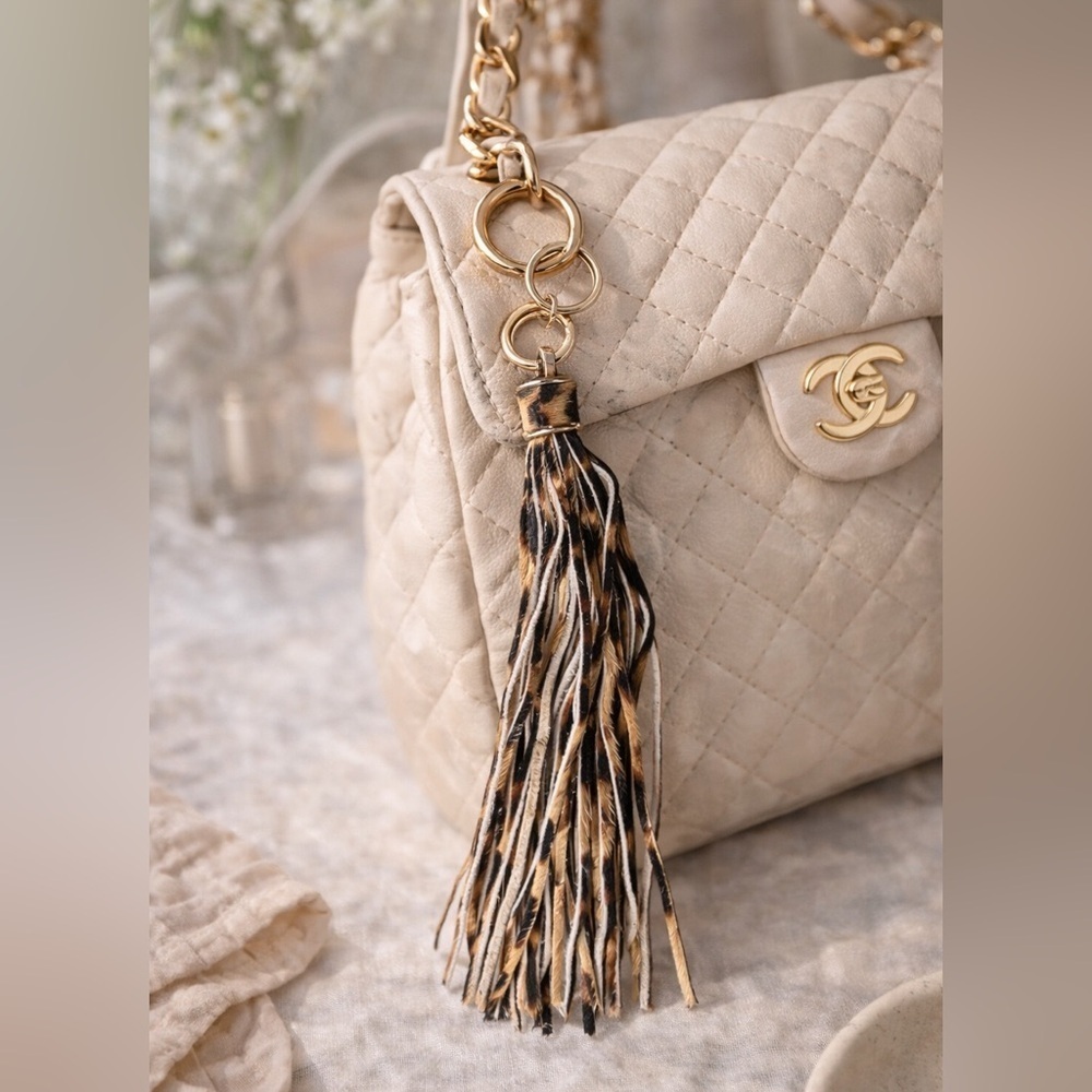 🐆Clover- Animal Print Tassel Keychain | Bag Charm | Neutral Leopard | Gold Ring - Picture 3 of 7
